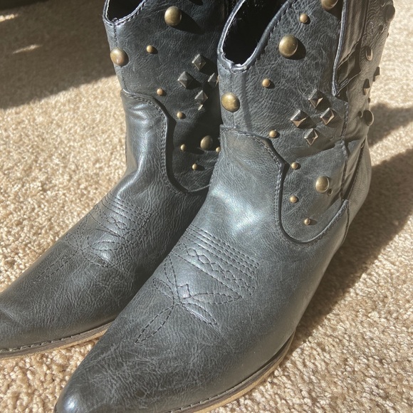 Studded western boots - Picture 2 of 3